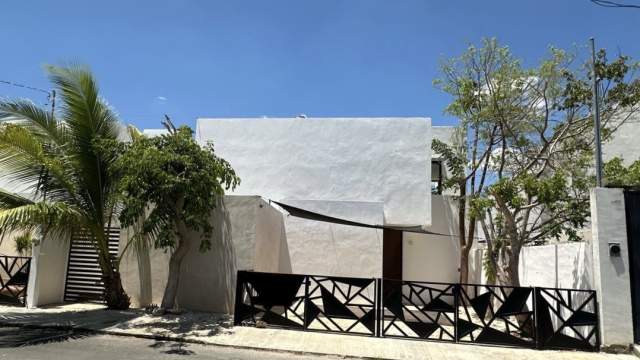 Casa de 3 recámaras (UNA EN PLANTA BAJA), con piscina, en Temozón Norte.