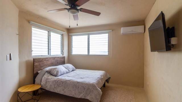 Departamento amueblado, de 1 recámara, en planta alta, cerca de Plaza Fiesta.