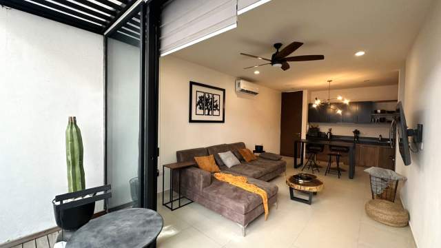 Townhouse amueblado, con jardín, dentro de privada.