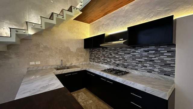 Amplio Townhouse de 2 recámaras, en Montes de Ame.