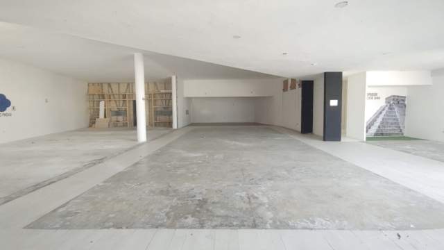 Local en zona norte en Plaza Comercial.