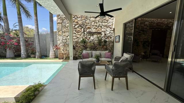 Casa tipo hacienda de un piso, con 4 habitaciones.