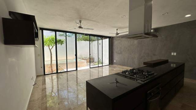 Townhouse con piscina y rooftop, en privada con amenidades.
