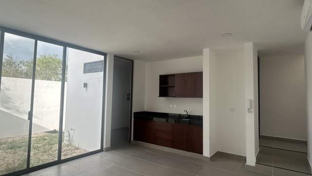 Townhouse de 2 recámaras, sin amueblar, en zona norte.