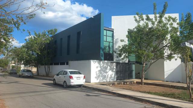 Espaciosa oficina en renta, de 400m2, en zona Norte, a 1 cuadra del Periférico.
