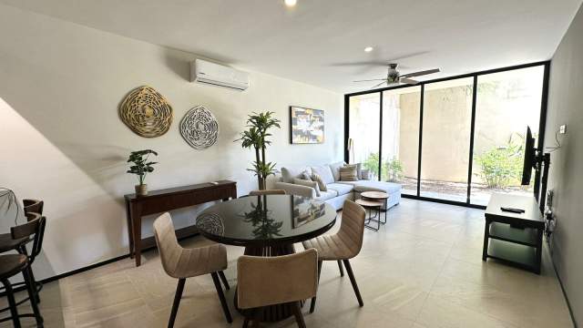 Departamento amueblado, en PLANTA BAJA, con jardín, cerca de la Av. Andrés García Lavin.