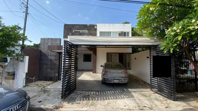 Amplia casa de 5 habitaciones, en Francisco de Montejo.