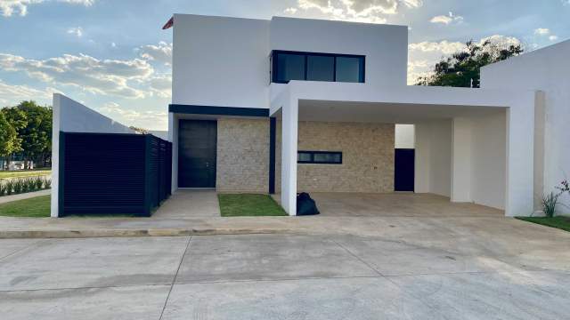 Casa de 3 recámaras y alberca, dentro de privada con amenidades.