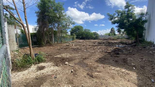 ¡TERRENO DE 900 m2 EN RENTA!  ubicado a una cuadra del parque de Colonia Maya.
