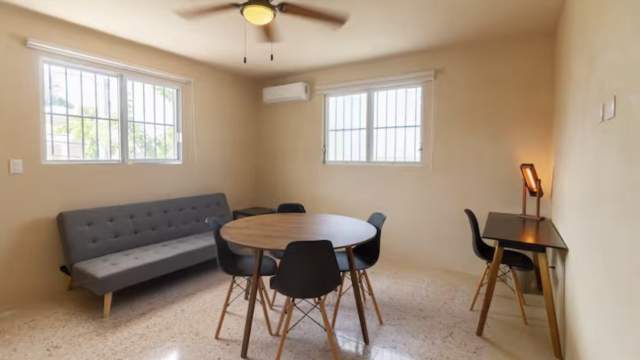 Departamento amueblado, de 1 recámara, en planta alta, cerca de Plaza Fiesta.