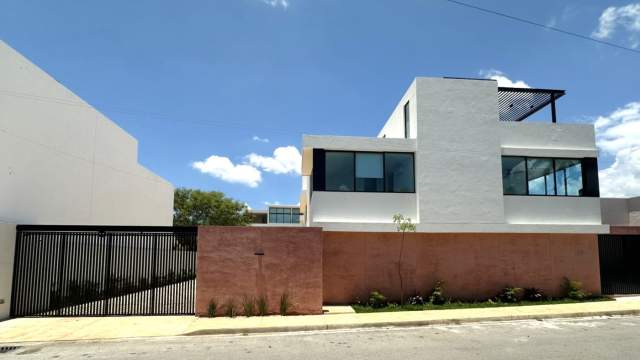 Departamento equipado, en planta baja, con jardín.