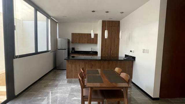 Departamento en PLANTA BAJA, amueblado, con alberca privada y amenidades.