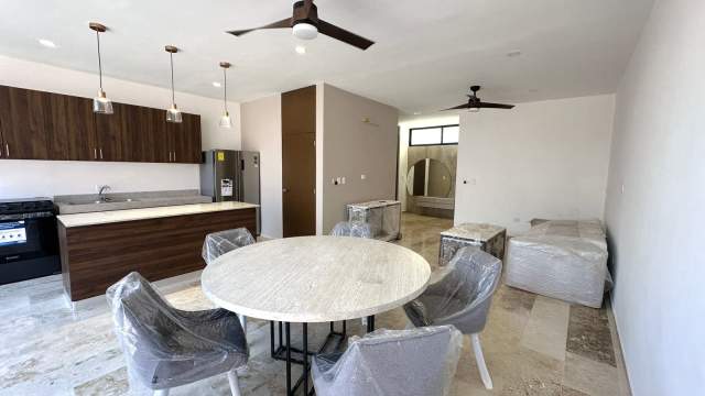 Estrena Townhouse semi-amueblado, con jardín, rooftop y cuarto de servicio.