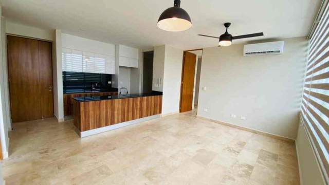 ¡EN VENTA! Departamento equipado, de 2 recámaras, en condominio con elevador.