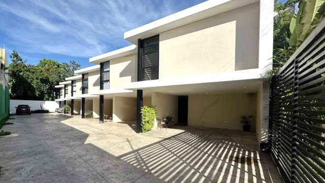 Townhouse de 3 recámaras, con recámara en PB, dentro de privada.
