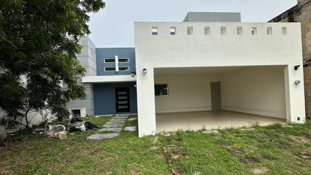 Casa en privada lista para habitar, sobre carretera a Motul.