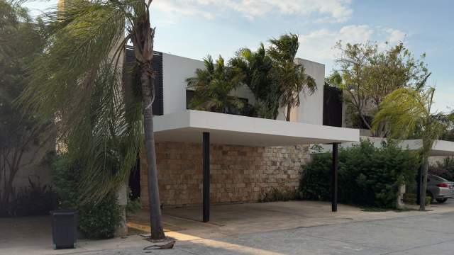 Casa dentro de privada con amenidades, cerca de la Isla, Mérida.