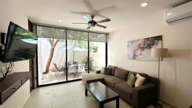 Townhouse amueblado, con jardín, dentro de privada.