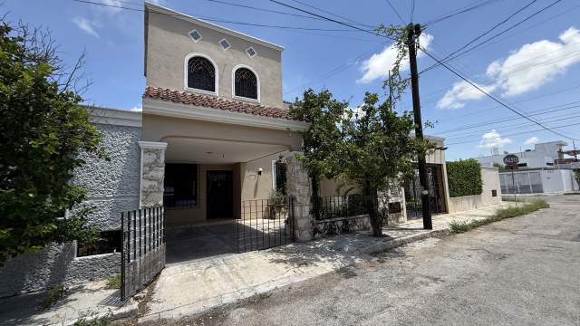 Casa de 4 recámaras, con gran ubicación al poniente.