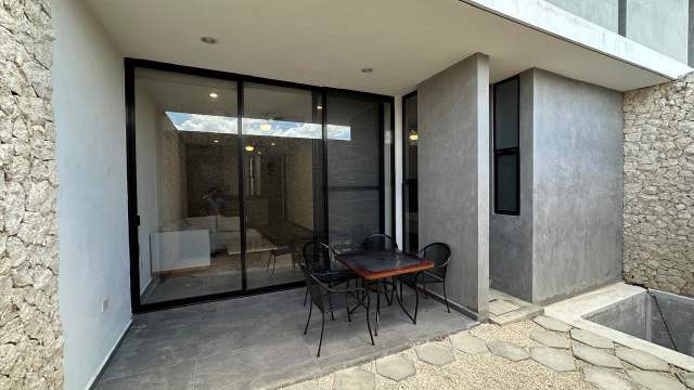 Departamento amueblado, en PB, con piscina privada, a una calle de periférico.