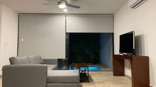 Townhouse de 2 recámaras, amueblado, con alberca privada.