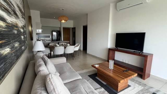 Departamento de 2 recámaras, amueblado, con amenidades, en Vía Montejo.