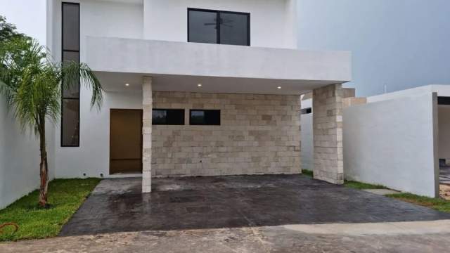 Casa con recámara en planta baja, dentro de privada.