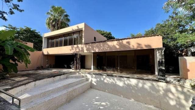 Residencia en venta en Colonia México Norte, amplio terreno de 1,160m2 y alberca