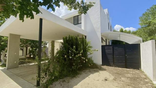 ¡Casa en renta! dentro de privada con amenidades, en Residencial Olivos.