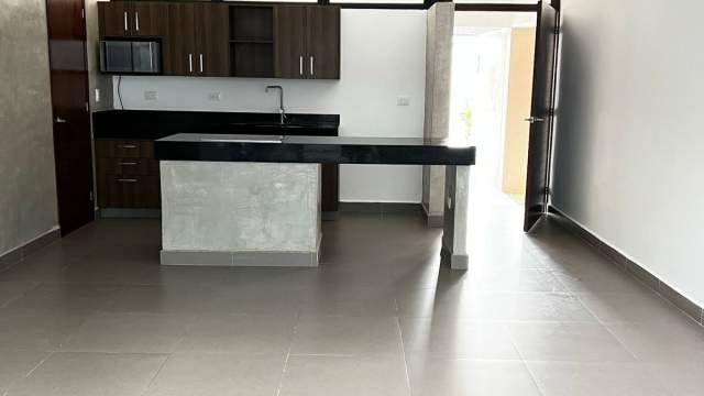 Townhouse de 2 recámaras, equipado, en Temozon con amenidades.