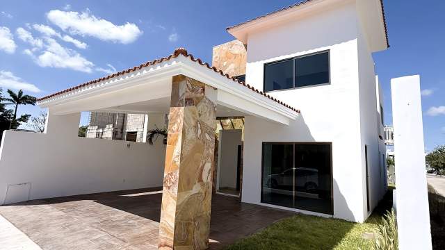 Casa de 3 recámaras, totalmente equipada, en privada con amenidades.