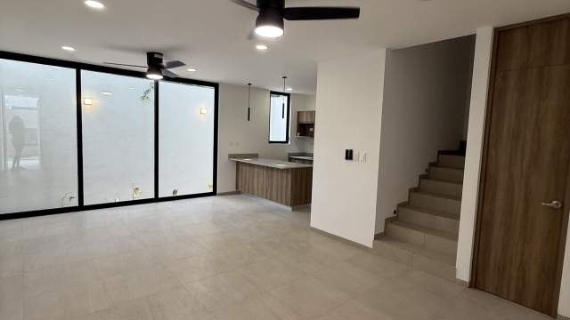 Casa equipada, de 3 recámaras, con rooftop cerca del Arco Vial Norte.