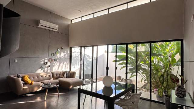 Townhouse de 2 recámaras, amueblado, con alberca privada y roof.