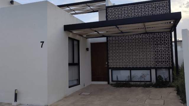 Townhouse de 2 recámaras, equipado, en privada.