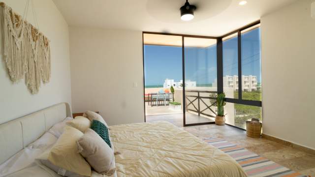 Casa con recámara en planta baja, con vista al mar, en San Benito.