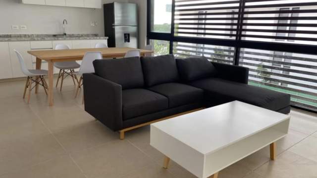 Departamento amueblado en complejo con amenidades, en zona country.