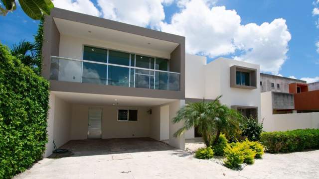 Casa remodelada con recámara en planta baja, en Xcumpich, al norte de Mérida.