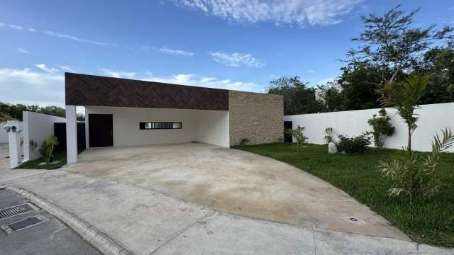 Casa de 1 planta dentro de privada con amenidades, en La Rejoyada.