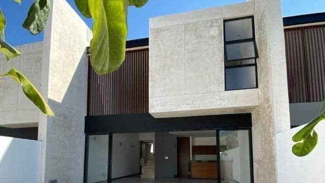 Townhouse con alberca privada, sin muebles, zona norte.