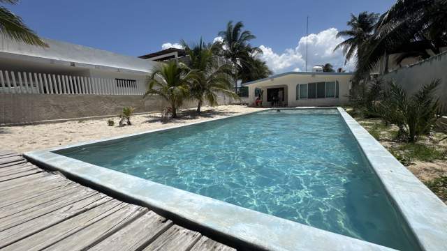 Casa de 1 planta, frente al mar en Chelem, Yucatán.