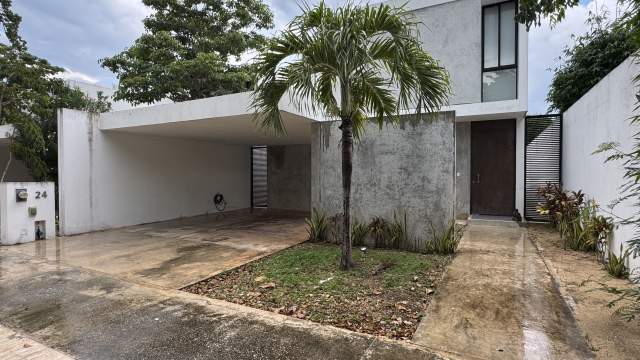 Casa de 3 recamaras, con alberca privada y amenidades, en Cholul.