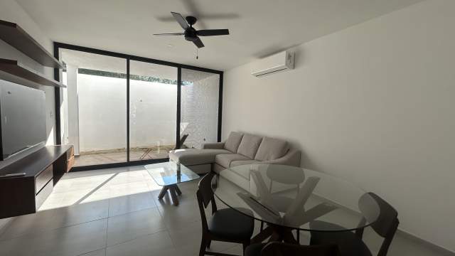 Departamento de 2 recámaras, en PB, con alberca privada y amenidades, en Temozon.