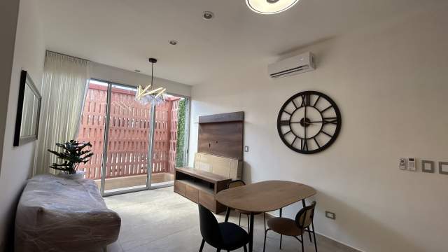Departamento de 2 recámaras, amueblado, con alberca privada y amenidades.