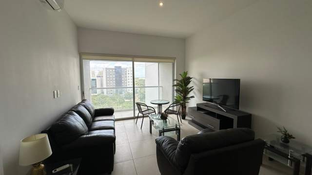 Departamento amueblado, con vista al parque, en Vía Montejo.