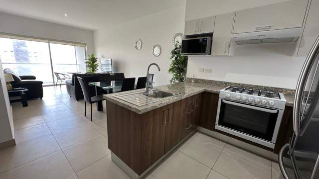 Departamento amueblado, con vista al parque, en Torre Atlántida, Vía Montejo.