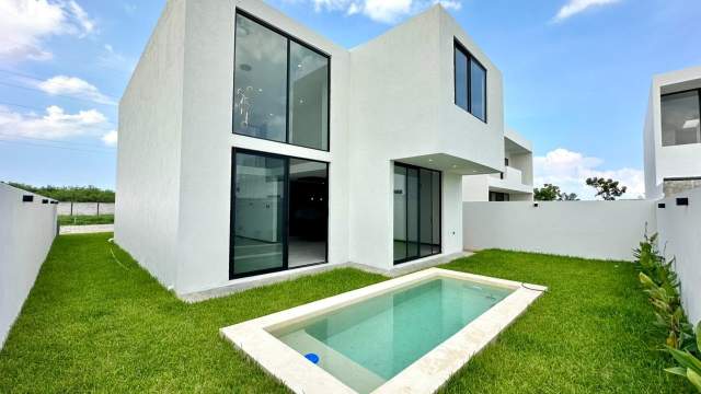 Casa totalmente equipada, con 4 recámaras, en privada Soluna, Temozón Norte.