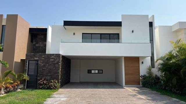 Residencia de lujo con alberca y amenidades, entrega Inmediata, en Parque Natura I.