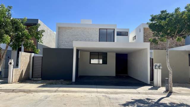 Casa con alberca amplia y amenidades exclusivas, en privada Zendera, Conkal.