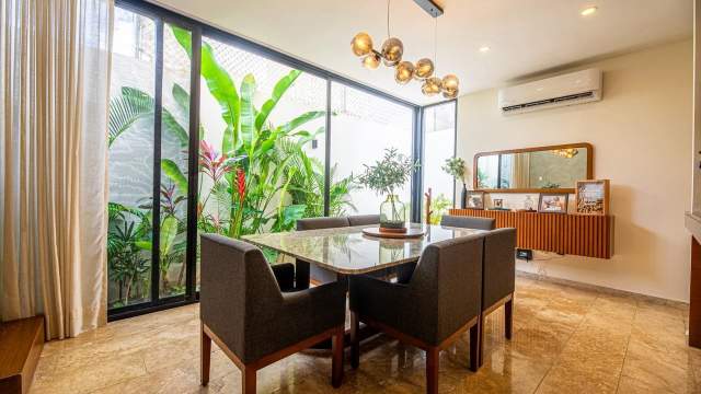 Townhouse equipado, dentro de privada, ¡y con paneles solares!