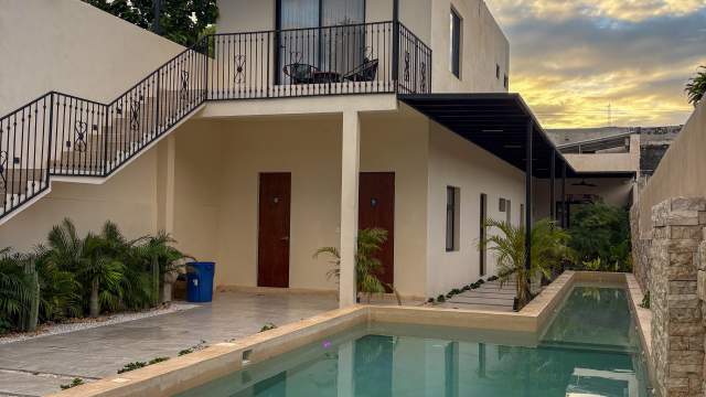 Casa equipada, con alberca y paneles solares, en Zona Paseo Montejo.